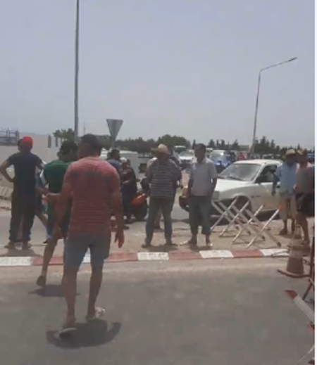 اوتيك..غلق الطريق الوطنية  احتجاجا على قطع الماء   